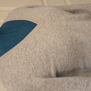 100% Cashmere Uniqlo V Neck Sweater